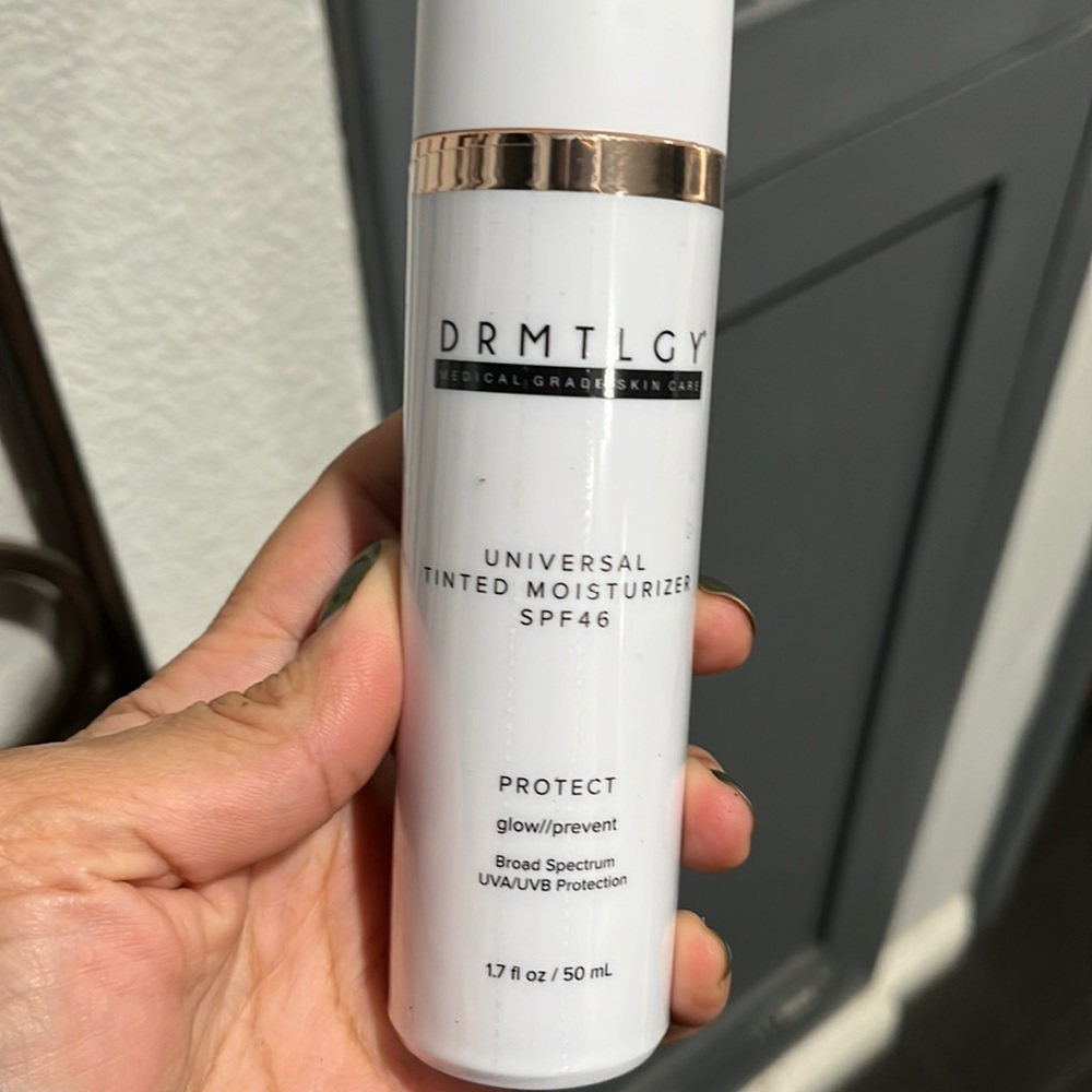 Drmtlgy universal tinted moisturizer spf46